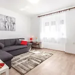 Prázdninový dům Awesome In With Wifi *
