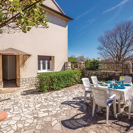 2 Bedroom Pet Friendly In *